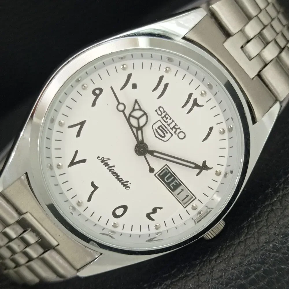 Vintage 1982 Seiko Automatic Mens Silver Watch W/daydate & Silver accents
